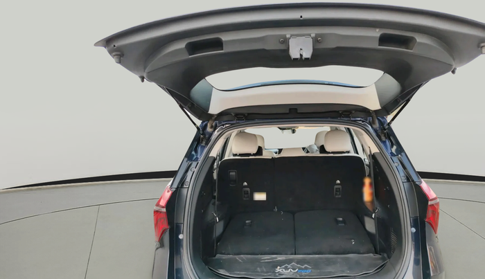 2022 Mahindra XUV700 AX 7 P AT 7 STR, Petrol, Automatic, 59,199 km, exterior