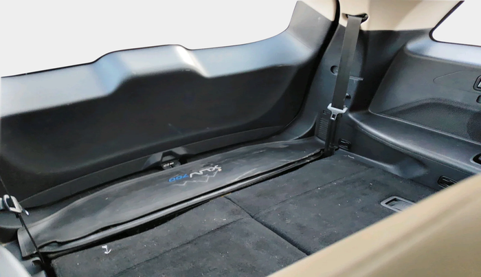 2022 Mahindra XUV700 AX 7 P AT 7 STR, Petrol, Automatic, 59,199 km, interior