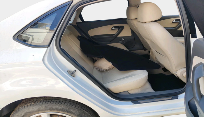 2014 Volkswagen Vento HIGHLINE DIESEL 1.6, Diesel, Manual, 1,52,154 km, interior