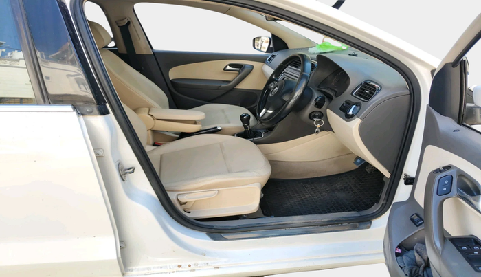 2014 Volkswagen Vento HIGHLINE DIESEL 1.6, Diesel, Manual, 1,52,154 km, interior