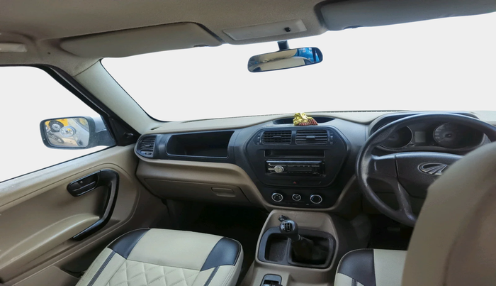 2016 Mahindra TUV300 T4, Diesel, Manual, 2,06,549 km, interior