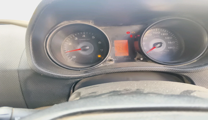 2016 Mahindra TUV300 T4, Diesel, Manual, 2,06,549 km, interior