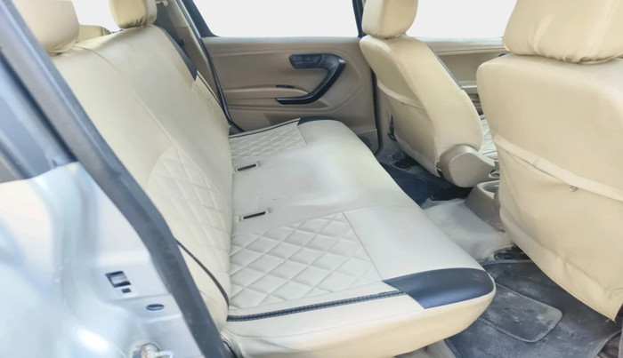 2016 Mahindra TUV300 T4, Diesel, Manual, 2,06,549 km, interior