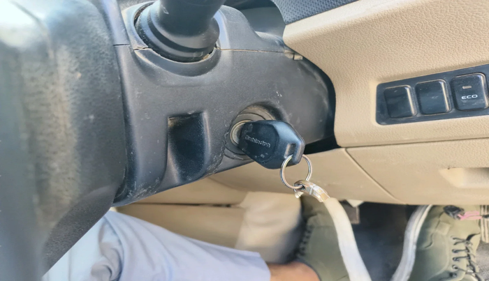 2016 Mahindra TUV300 T4, Diesel, Manual, 2,06,549 km, interior