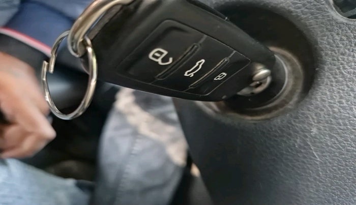 2014 Volkswagen Polo HIGHLINE1.2L, Petrol, Manual, 1,70,643 km, interior