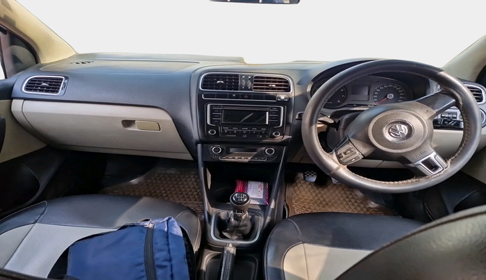 2014 Volkswagen Polo HIGHLINE1.2L, Petrol, Manual, 1,70,643 km, interior