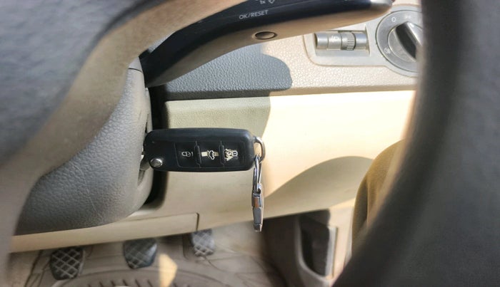 2013 Volkswagen Vento TRENDLINE DIESEL 1.6, Diesel, Manual, 1,60,870 km, interior