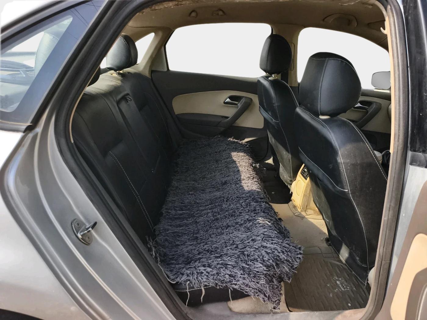 2013 Volkswagen Vento TRENDLINE DIESEL 1.6, Diesel, Manual, 1,60,870 km, interior