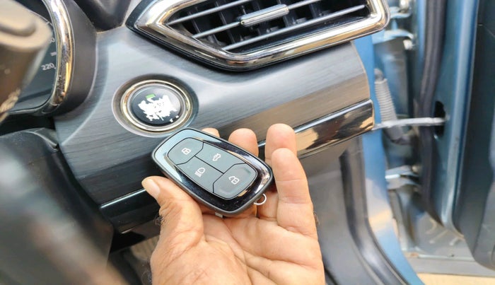 2021 Tata Safari XZA PLUS ADVENTURE, Diesel, Automatic, 1,02,673 km, interior