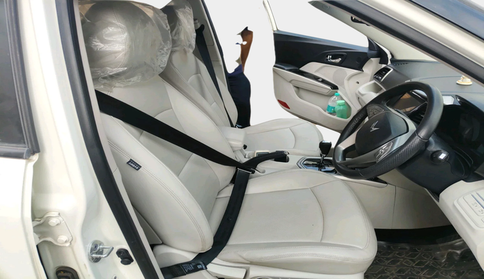 2023 Mahindra XUV300 W8 1.5 DIESEL AMT, Diesel, Automatic, 34,007 km, interior