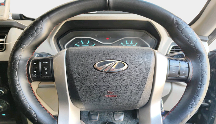 2016 Mahindra Scorpio S10, Diesel, Manual, 91,983 km, interior