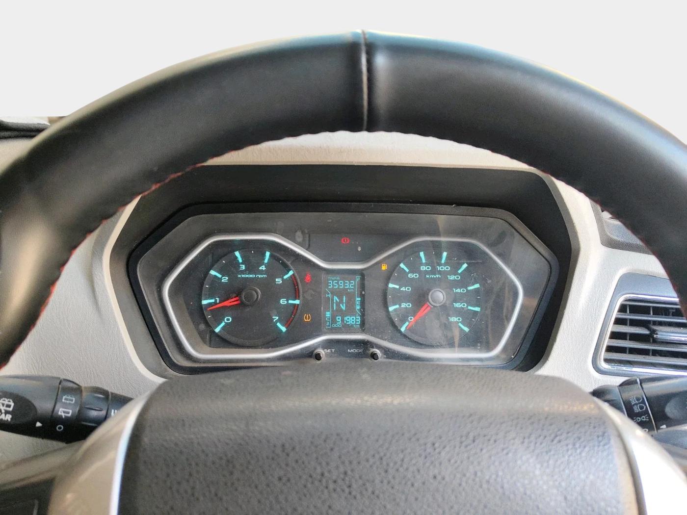 2016 Mahindra Scorpio S10, Diesel, Manual, 91,983 km, interior