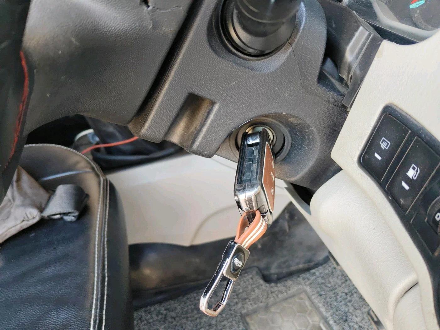 2016 Mahindra Scorpio S10, Diesel, Manual, 91,983 km, interior