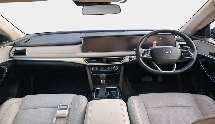 2023 Mahindra XUV700 AX 7 LUXURY D AT 7 STR, Diesel, Automatic, 69,809 km, interior