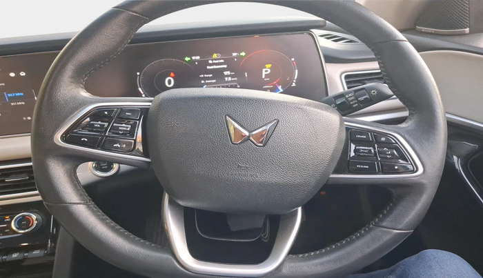 2023 Mahindra XUV700 AX 7 LUXURY D AT 7 STR, Diesel, Automatic, 69,809 km, interior