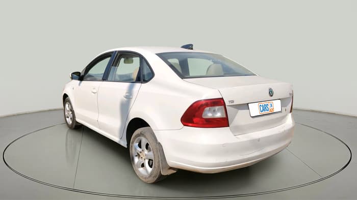 2013 Skoda Rapid ELEGANCE 1.6 TDI CR MT, Diesel, Manual, 1,31,865 km, exterior