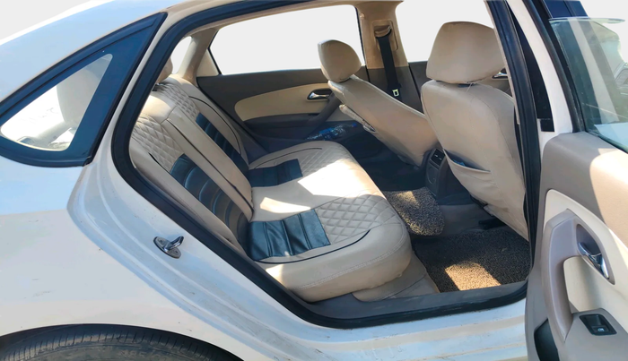 2013 Skoda Rapid ELEGANCE 1.6 TDI CR MT, Diesel, Manual, 1,31,865 km, interior