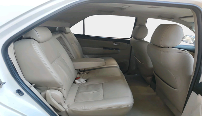 2014 Toyota Fortuner 3.0 4X2 MT, Diesel, Manual, 2,21,629 km, interior