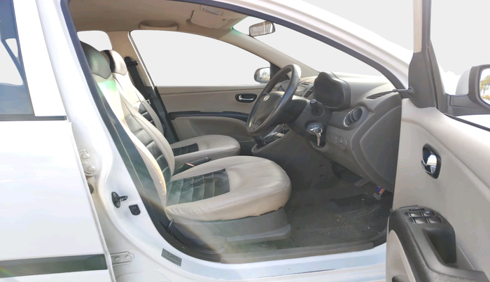 2015 Hyundai i10 SPORTZ 1.1, Petrol, Manual, 68,330 km, interior