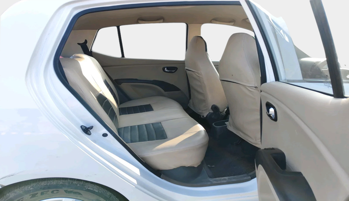 2015 Hyundai i10 SPORTZ 1.1, Petrol, Manual, 68,330 km, interior