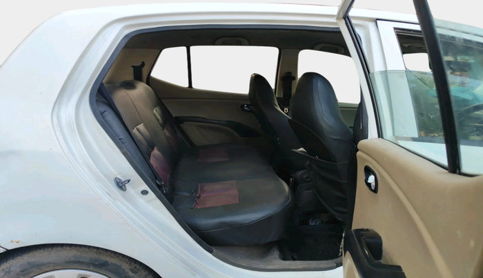 2011 Hyundai i10 MAGNA 1.1, Petrol, Manual, 1,16,551 km, interior