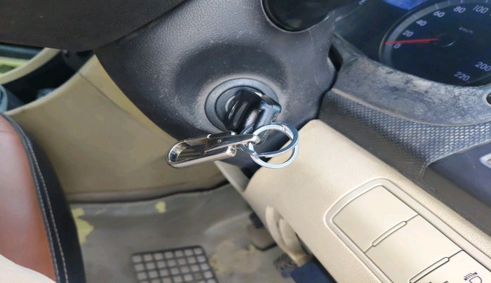 2011 Hyundai Verna FLUIDIC 1.6 CRDI, Diesel, Manual, 1,61,084 km, interior