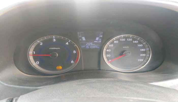 2011 Hyundai Verna FLUIDIC 1.6 CRDI, Diesel, Manual, 1,61,084 km, interior