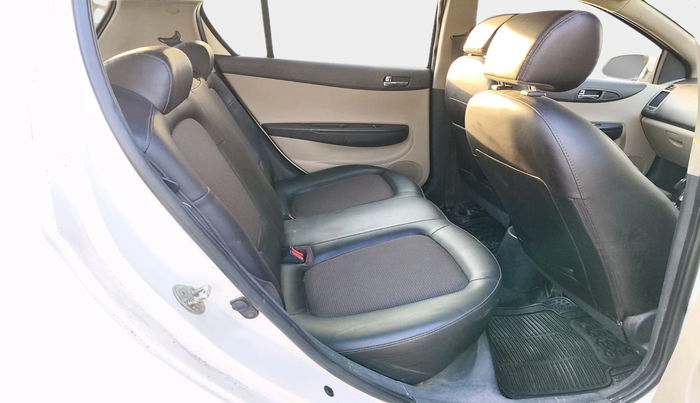 2013 Hyundai i20 MAGNA 1.2, Petrol, Manual, 1,38,431 km, interior