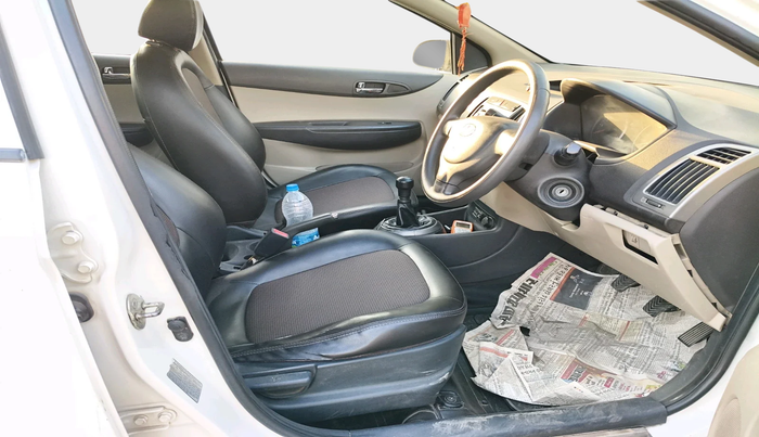 2013 Hyundai i20 MAGNA 1.2, Petrol, Manual, 1,38,431 km, interior