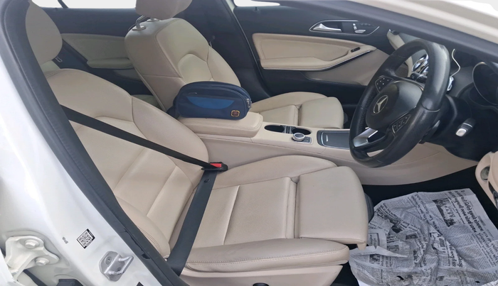 2017 Mercedes Benz GLA Class 220D 4MATIC, Diesel, Automatic, 72,001 km, interior