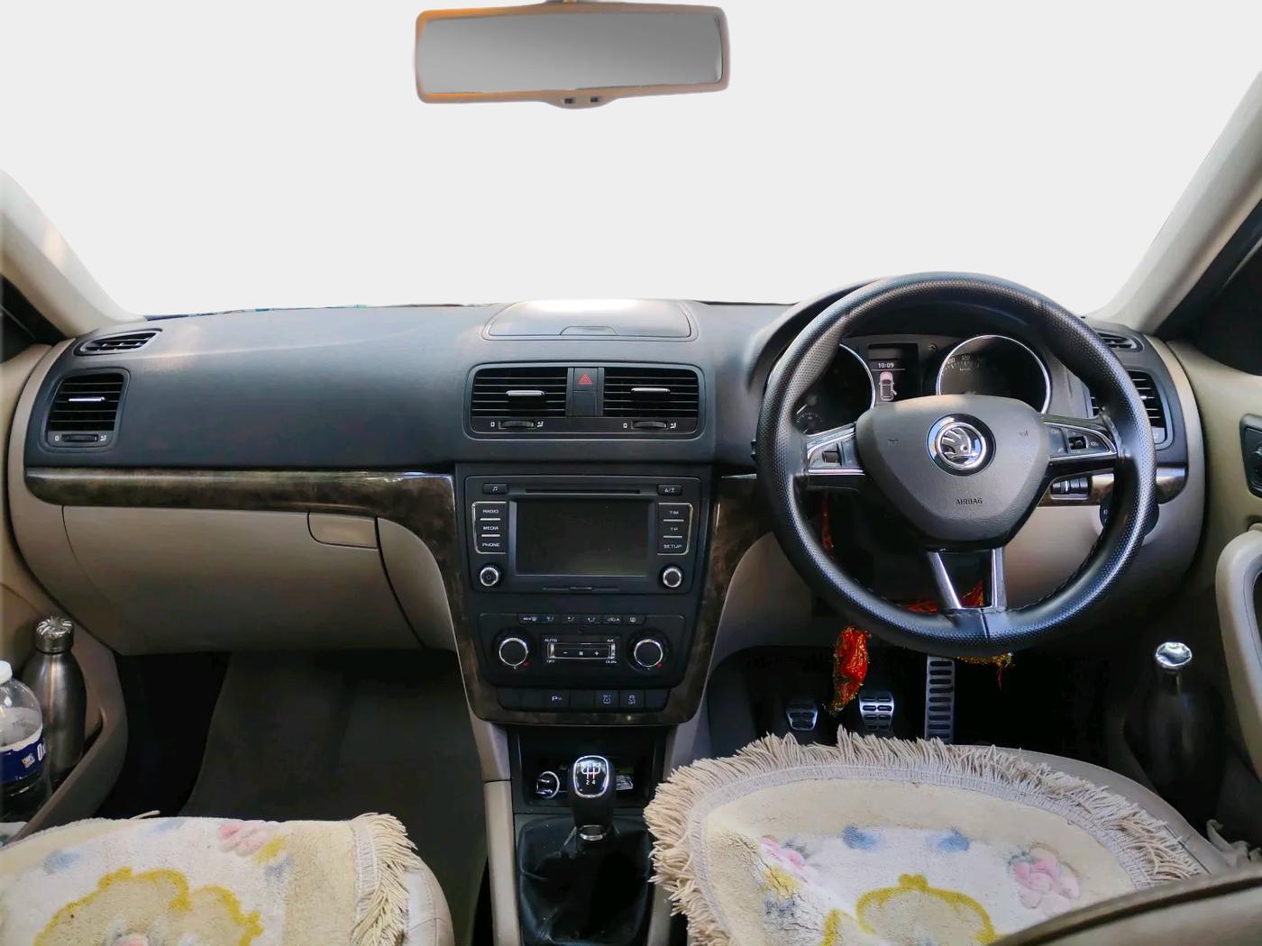 2014 Skoda Yeti ELEGANCE 4 X 2, Diesel, Manual, 2,26,860 km, interior