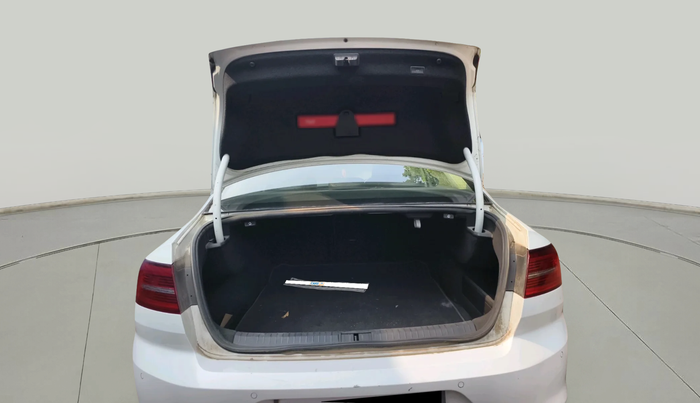 2018 Volkswagen Passat HIGHLINE DSG, Diesel, Automatic, 1,33,051 km, exterior