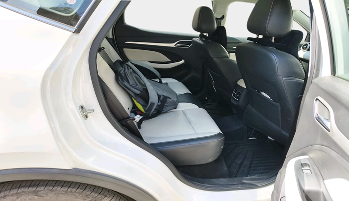 2023 MG ASTOR SHARP 1.5 MT, Petrol, Manual, 25,141 km, interior