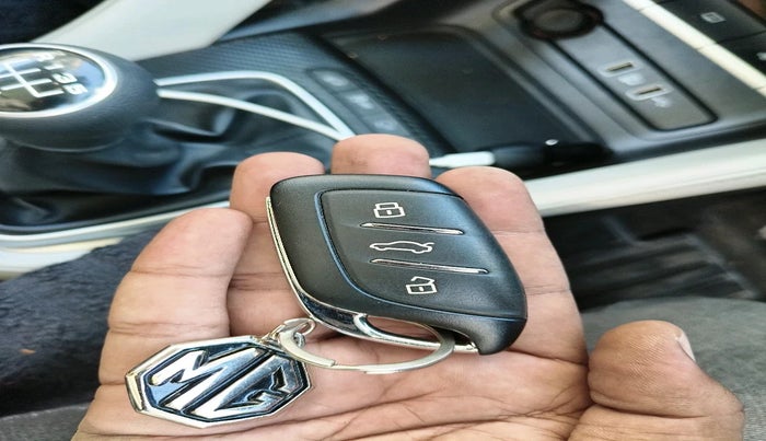 2023 MG ASTOR SHARP 1.5 MT, Petrol, Manual, 25,141 km, interior