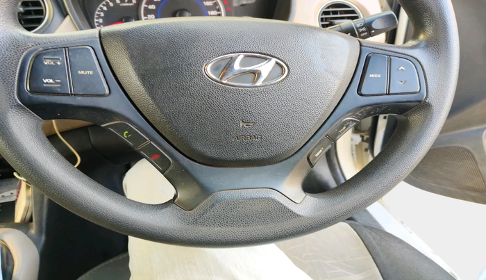 2017 Hyundai Grand i10 SPORTZ 1.2 KAPPA VTVT, Petrol, Manual, 1,27,981 km, interior