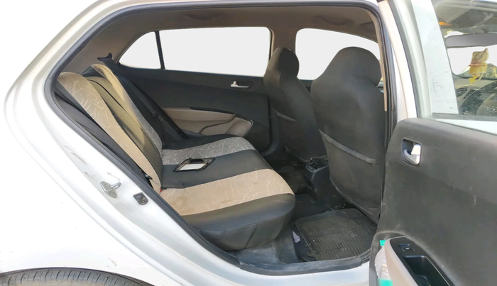 2017 Hyundai Grand i10 SPORTZ 1.2 KAPPA VTVT, Petrol, Manual, 1,27,981 km, interior