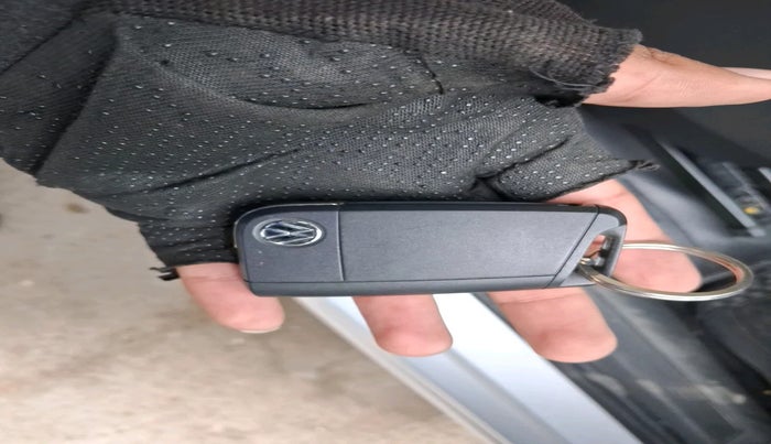 2022 Volkswagen VIRTUS TOPLINE TSI 1.0 AT, Petrol, Automatic, 16,744 km, interior