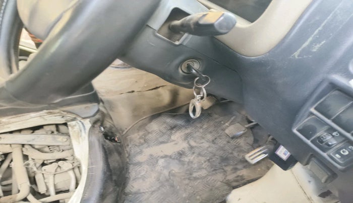 2015 Maruti Eeco 5 STR CNG WITH HTR, Petrol, Manual, 2,01,348 km, interior