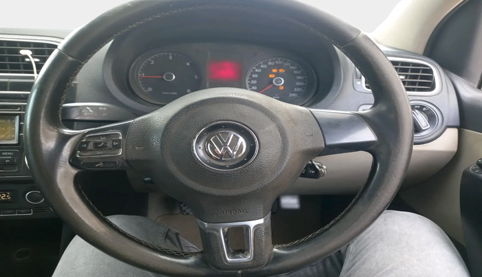 2013 Volkswagen Polo HIGHLINE DIESEL, Diesel, Manual, 1,25,274 km, interior