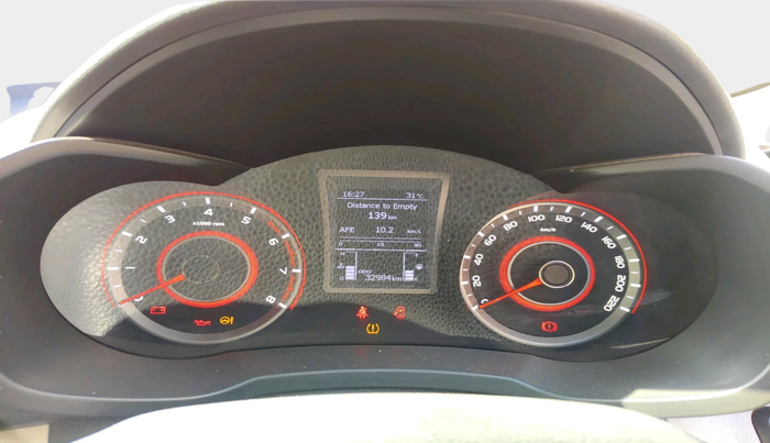 2019 Mahindra XUV300 W8 (O) 1.2 PETROL, Petrol, Manual, 32,984 km, interior