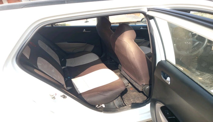 2014 Hyundai Grand i10 SPORTZ 1.2 KAPPA VTVT, Petrol, Manual, 1,10,631 km, interior