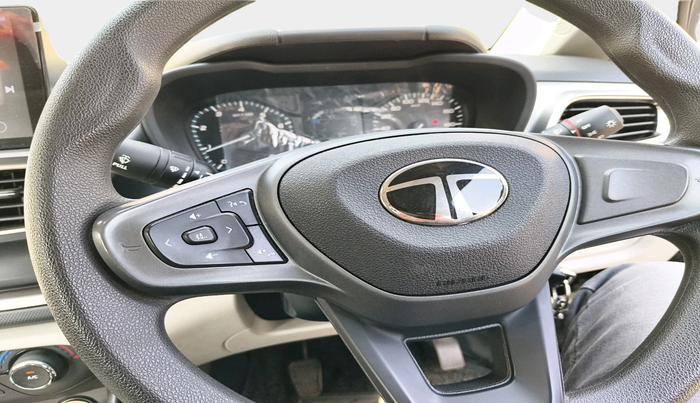 2025 Tata ALTROZ XM PLUS SUNROOF, Petrol, Manual, 20,015 km, interior