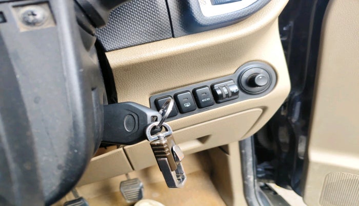 2017 Mahindra TUV300 T8, Diesel, Manual, 82,204 km, interior