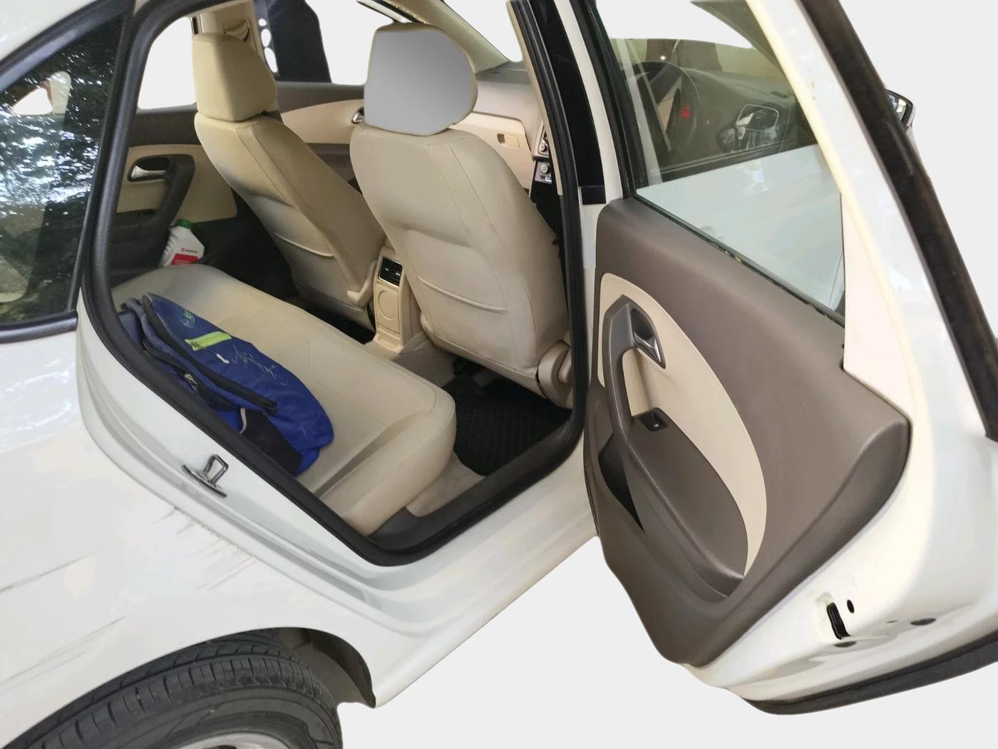2012 Volkswagen Vento HIGHLINE DIESEL 1.6, Diesel, Manual, 1,29,855 km, interior