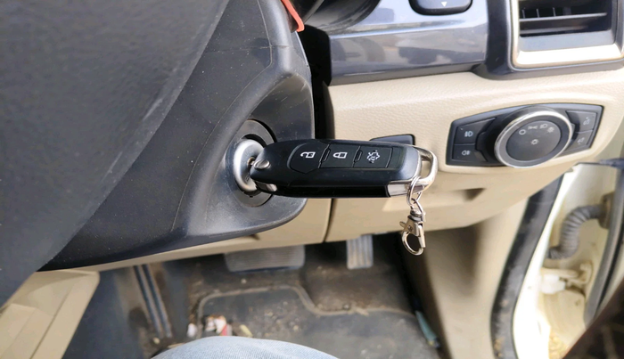 2016 Ford Endeavour TITANIUM 2.2 4X2 AT, Diesel, Automatic, 1,01,080 km, interior