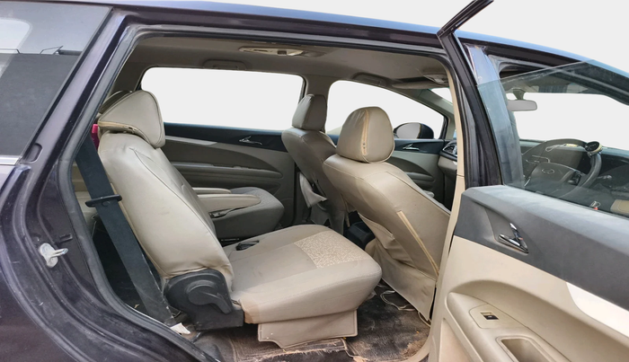 2018 Mahindra MARAZZO M6 7 STR, Diesel, Manual, 1,35,461 km, interior