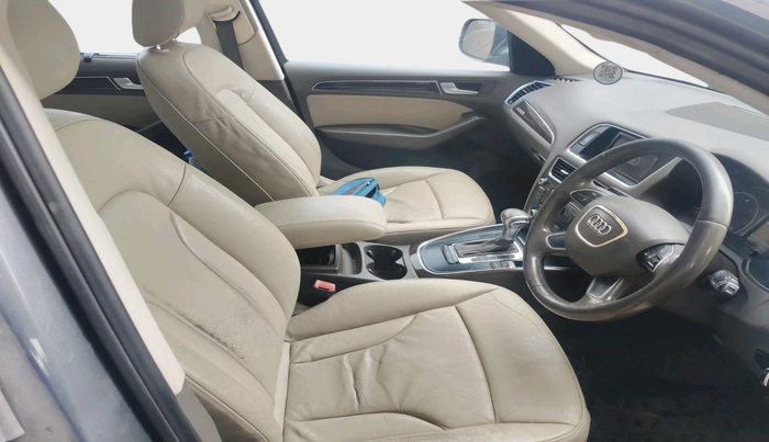 2013 Audi Q5 2.0 TDI QUATTRO, Diesel, Automatic, 1,52,798 km, interior