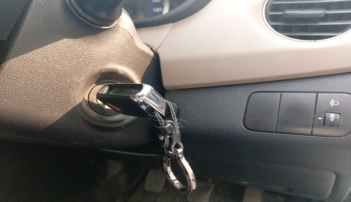 2017 Hyundai Grand i10 SPORTZ (O) 1.2 U2 CRDI, Diesel, Manual, 1,55,938 km, interior