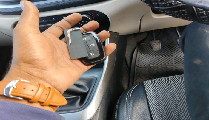 2022 Tata ALTROZ XZ PETROL, Petrol, Manual, 55,366 km, interior