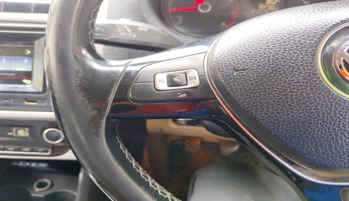 2016 Volkswagen Polo HIGHLINE1.2L, Petrol, Manual, 1,24,736 km, interior